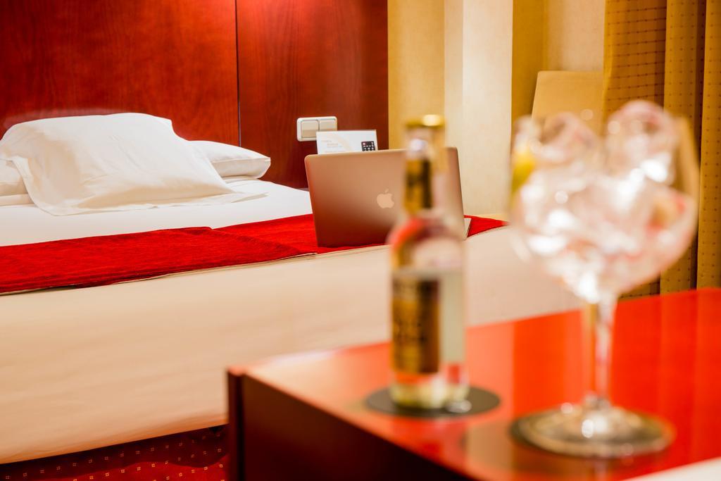 Hotel Arosa Madrid Eksteriør bilde